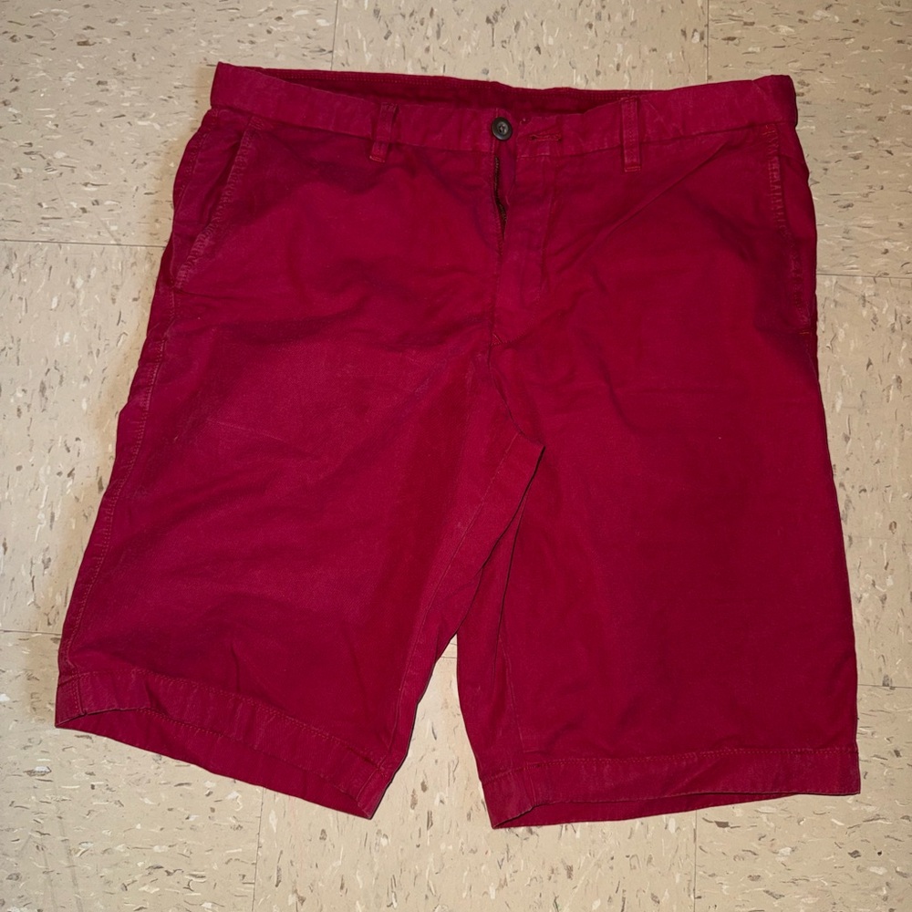 UNIQLO Men's Red Casual Shorts Size L - NEW Condition Summer